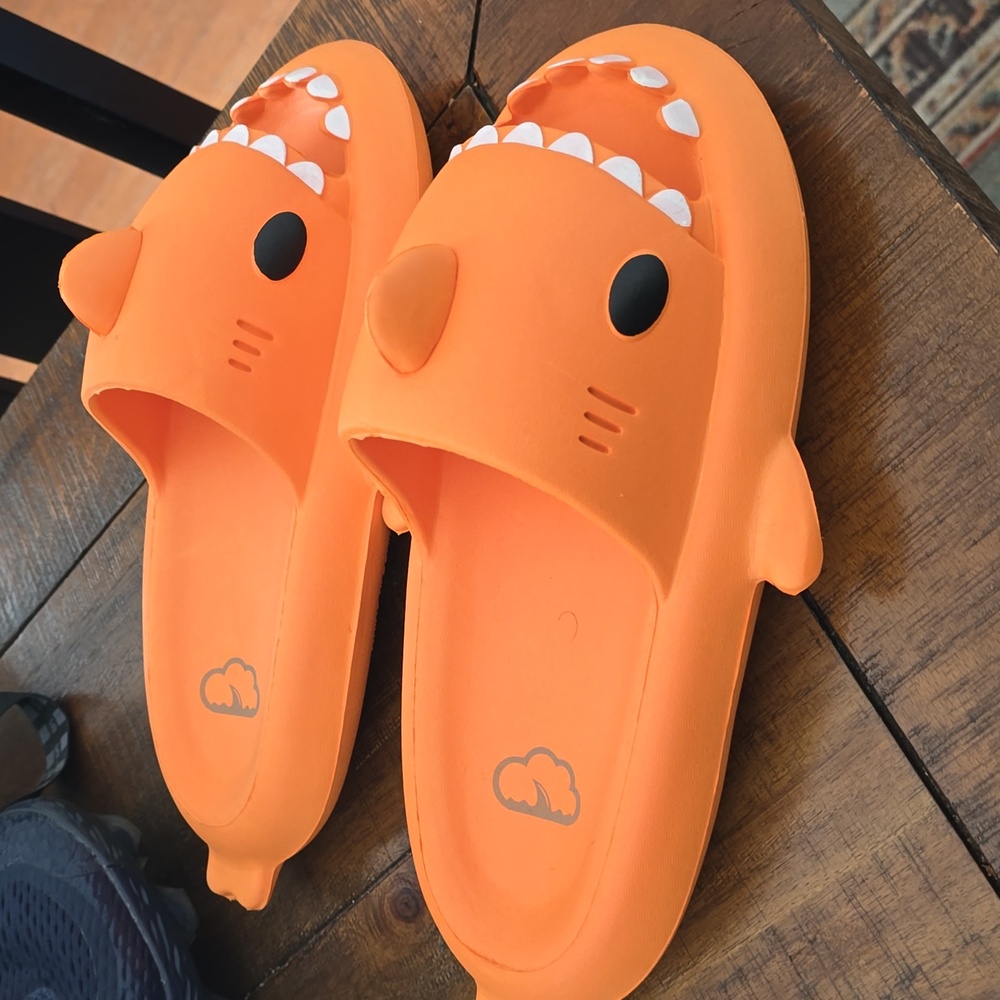 Shark Cushion Slides